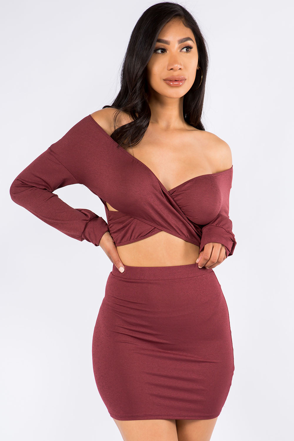 Set minigonna da 2 pezzi Kehlani con spalle scoperte