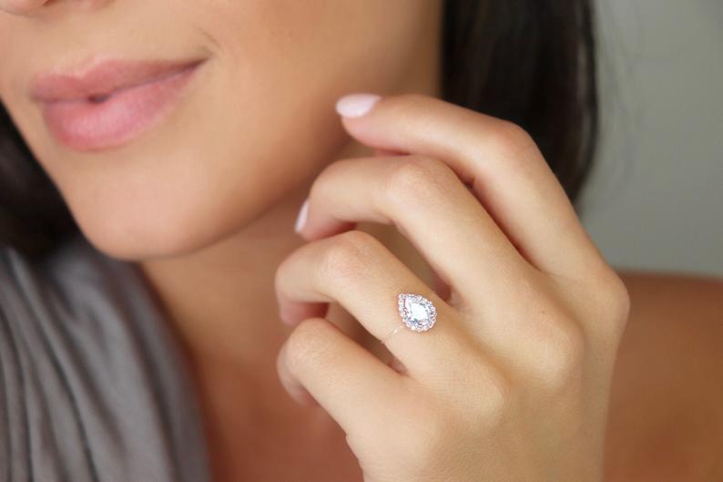 Anello galleggiante a forma di pera in argento sterling